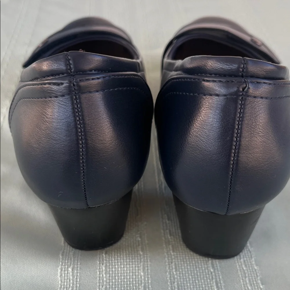 Dream Pairs women’s  Navy On Round-Toe shoes size 9
